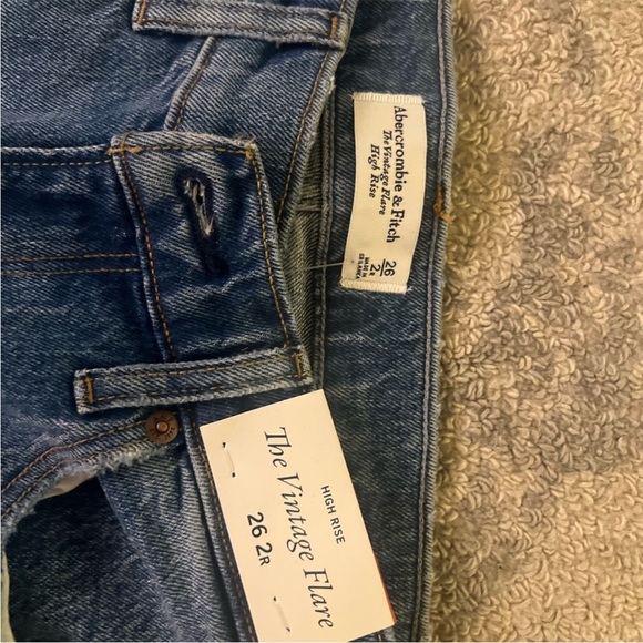 A&F Vintage High Rise Flare Jeans - Picture 4 of 4